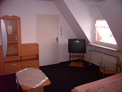 Die Wohnung verfügt über einen separaten Eingang, eine südlich